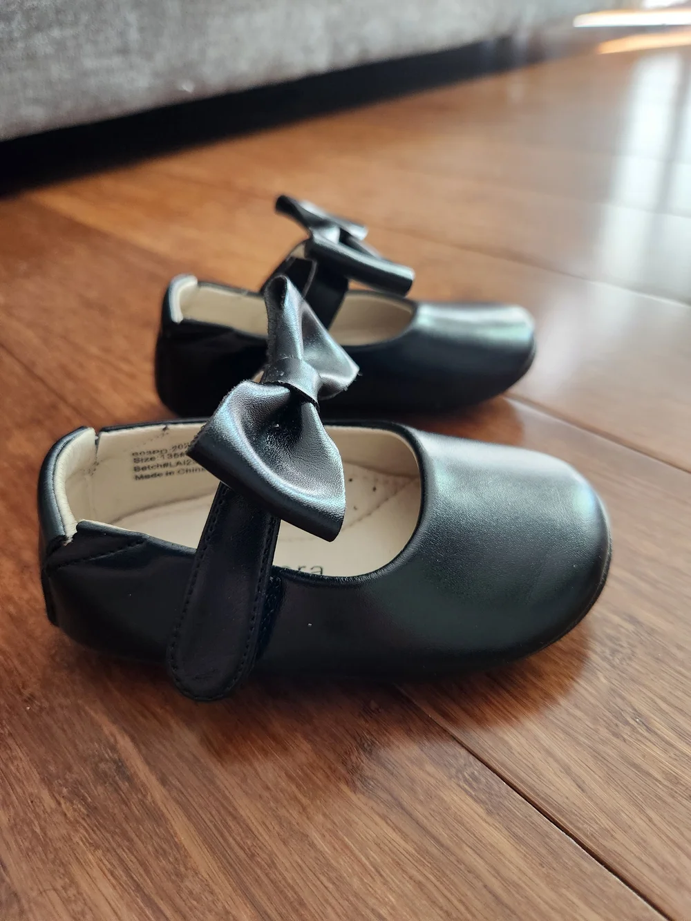 Girls Black Bow Mary Jane Flat Dress Shoes, Size 135 (Approximately Size 6.5)